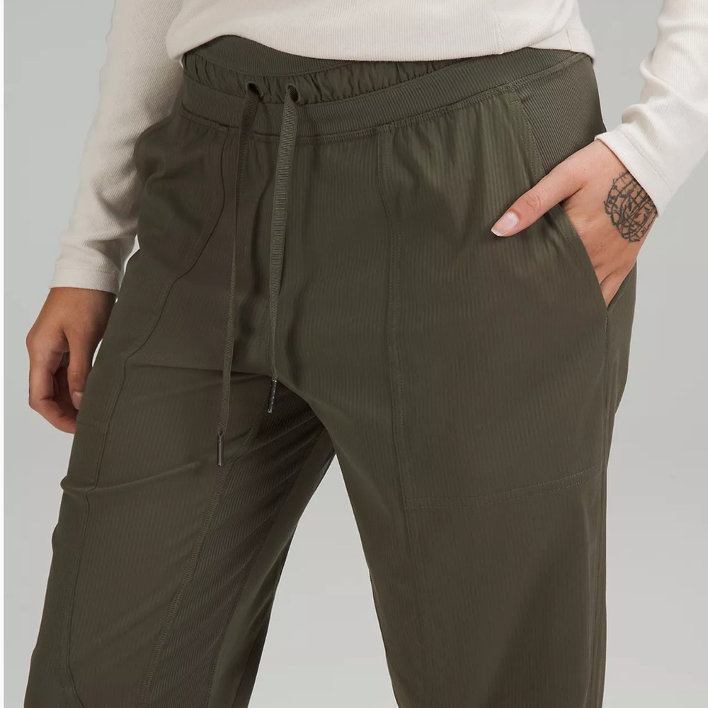 Lululemon studio cropped pants